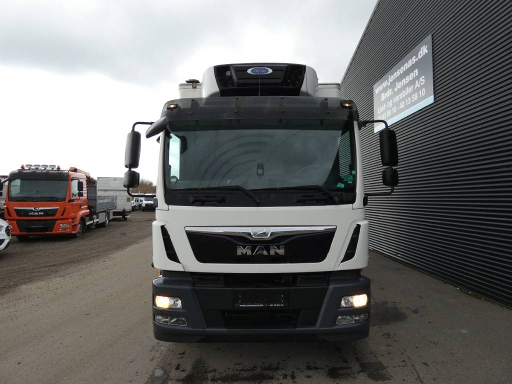 man-18-250a1859628.jpg