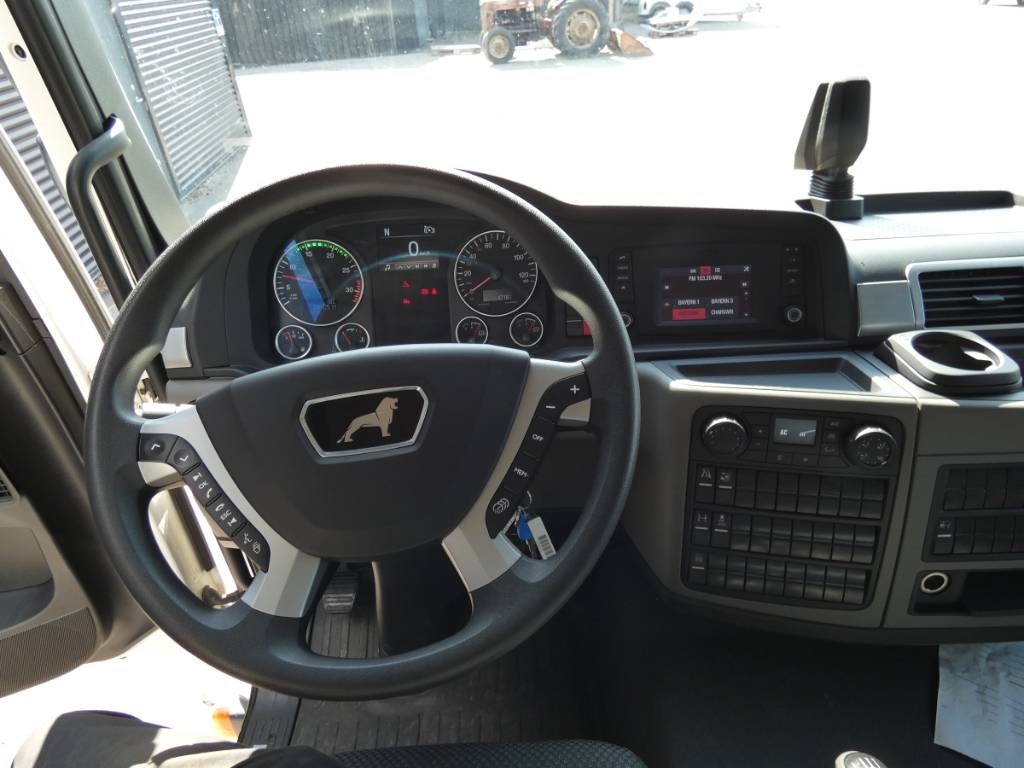 man-tgl-12-220-blda3d82c6.jpg