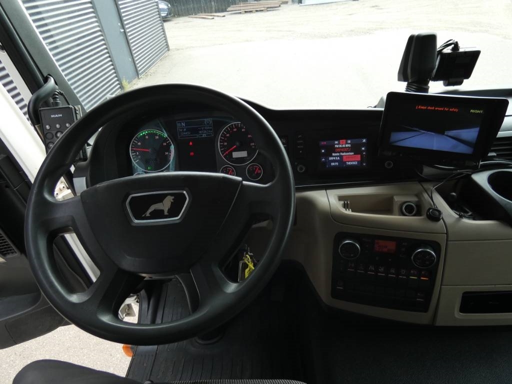 man-tgl-12-220021657e3.jpg