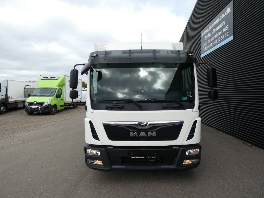 man-tgl-12-220a8eefd81.jpg