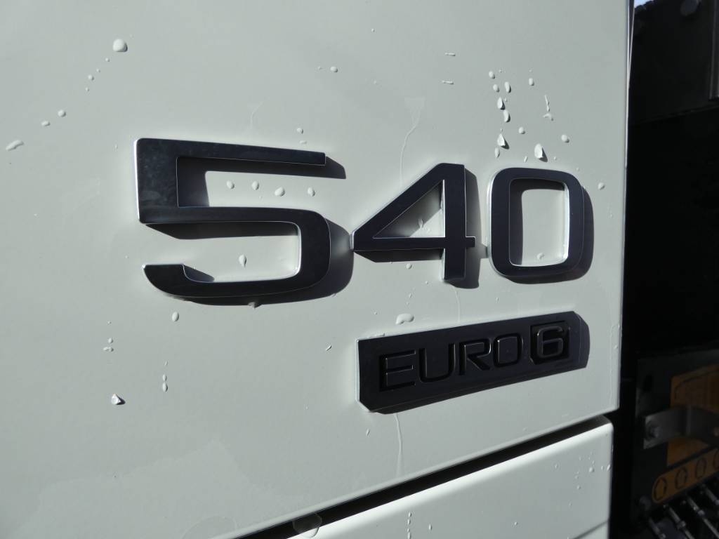 volvo-fh-540-8x490d15a24.jpg