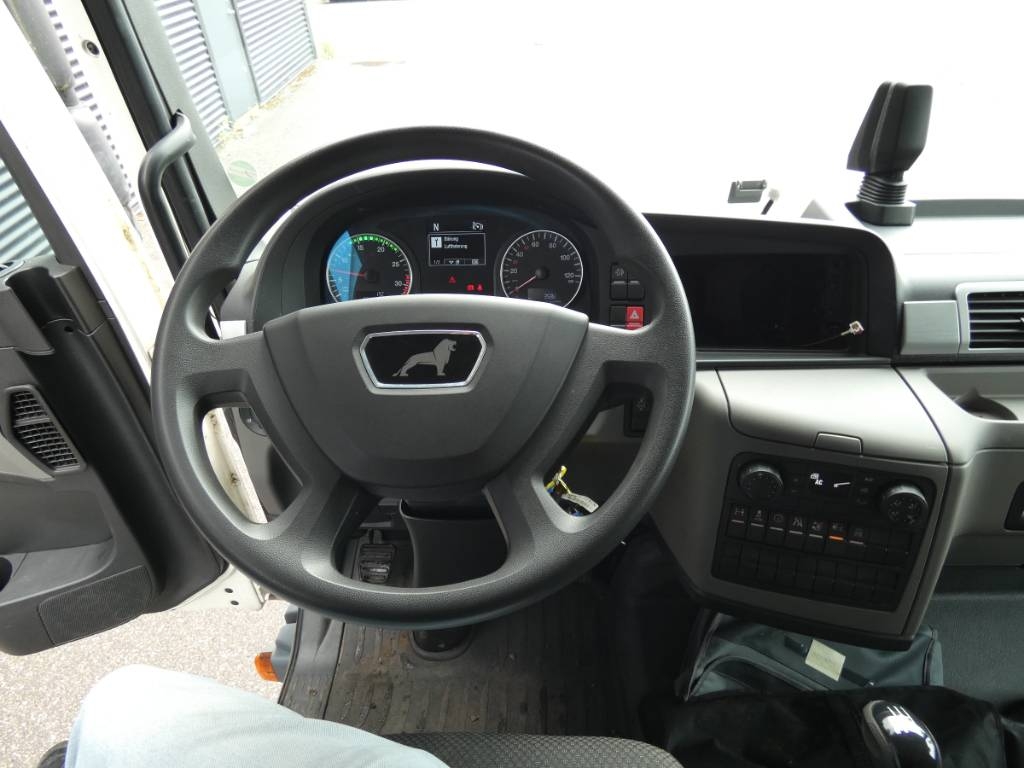 man-tgl-12-220b6177996.jpg