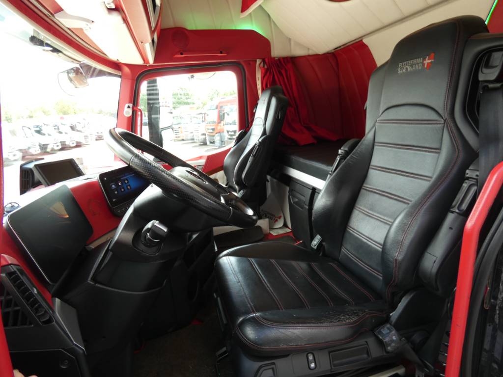 mercedes-benz-actros-1833e7eba44f.jpg