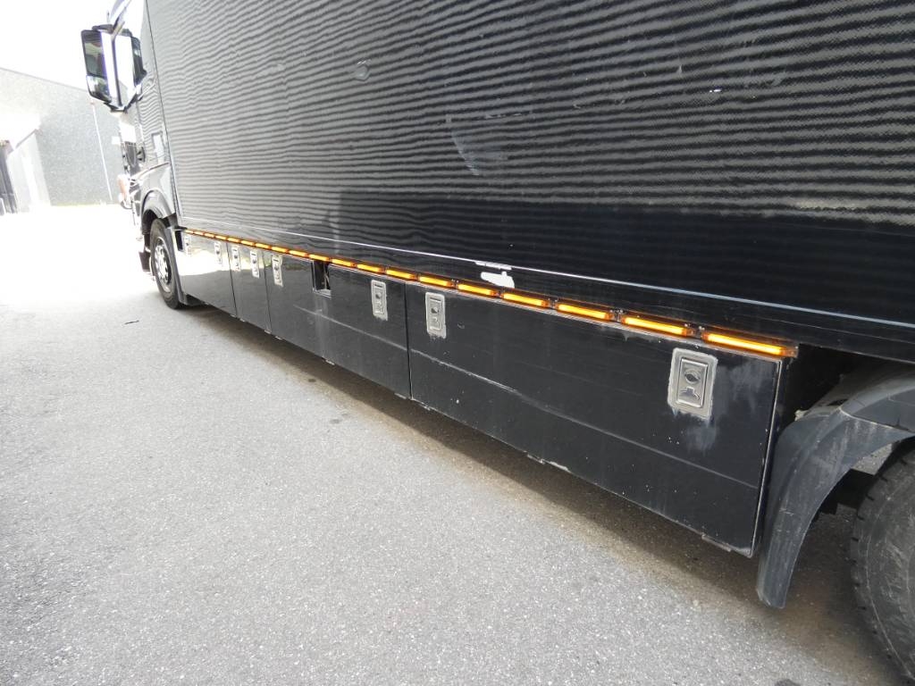 mercedes-benz-actros-1833fb6afb99.jpg