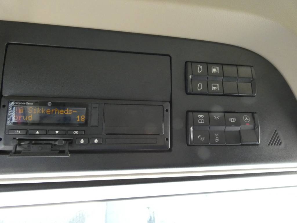 mercedes-benz-actros-2553-ls3561b949.jpg