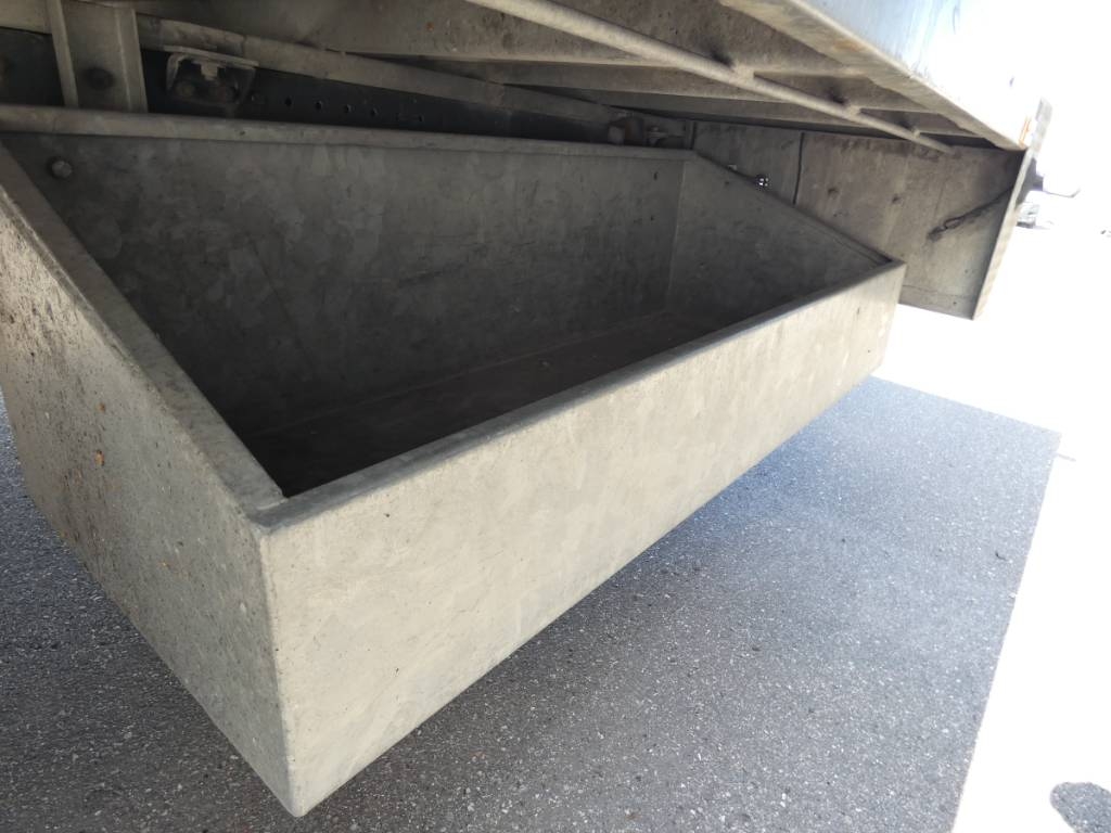 man-tgl-12-220a2898310.jpg
