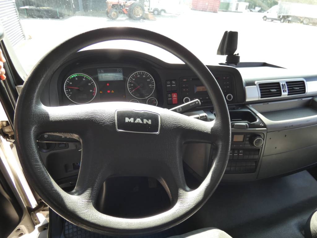 man-tgl-12-220acafa409.jpg