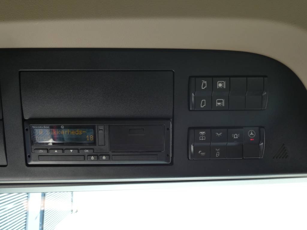 mercedes-benz-actros-2553-ls08c4d701.jpg